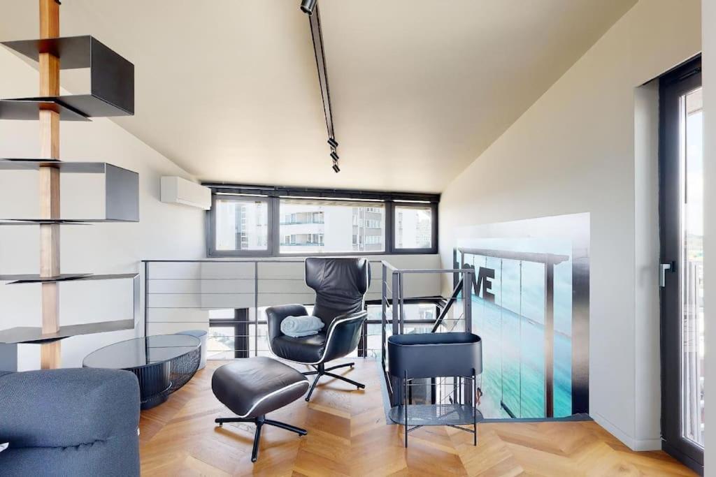 Stylovy Loft S Ohromnou Terasou Apartment Bratislava Luaran gambar
