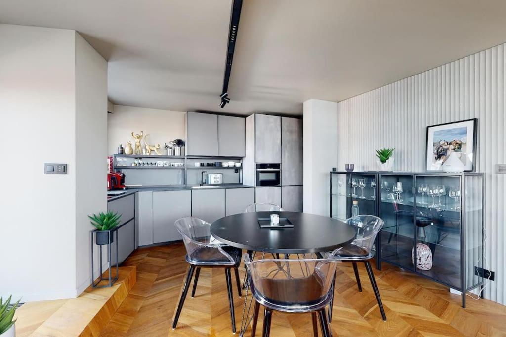 Stylovy Loft S Ohromnou Terasou Apartment Bratislava Luaran gambar