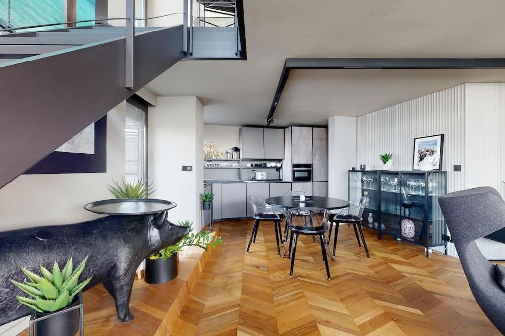 Stylovy Loft S Ohromnou Terasou Apartment Bratislava Luaran gambar