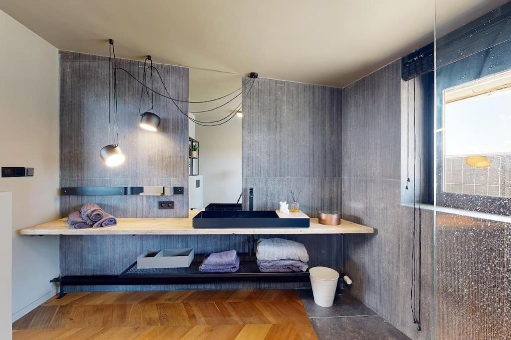 Stylovy Loft S Ohromnou Terasou Apartment Bratislava Luaran gambar